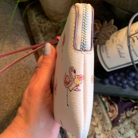 Authentic COACH Coated canvas /Smooth leather FLAMINGO top zip wristlet - Picture 4 of 9